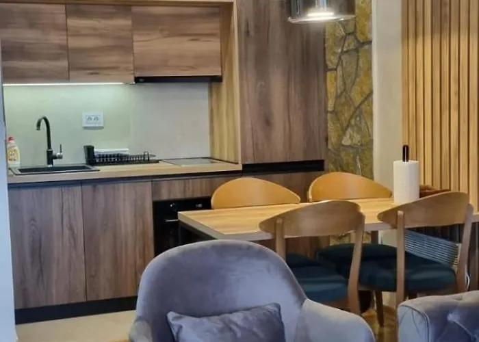 Rojal Garden 643 アパート