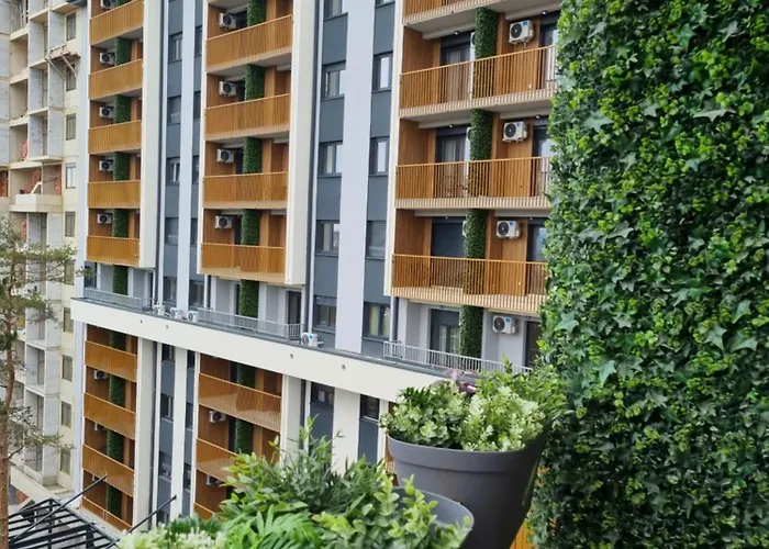 Rojal Garden 643 アパート